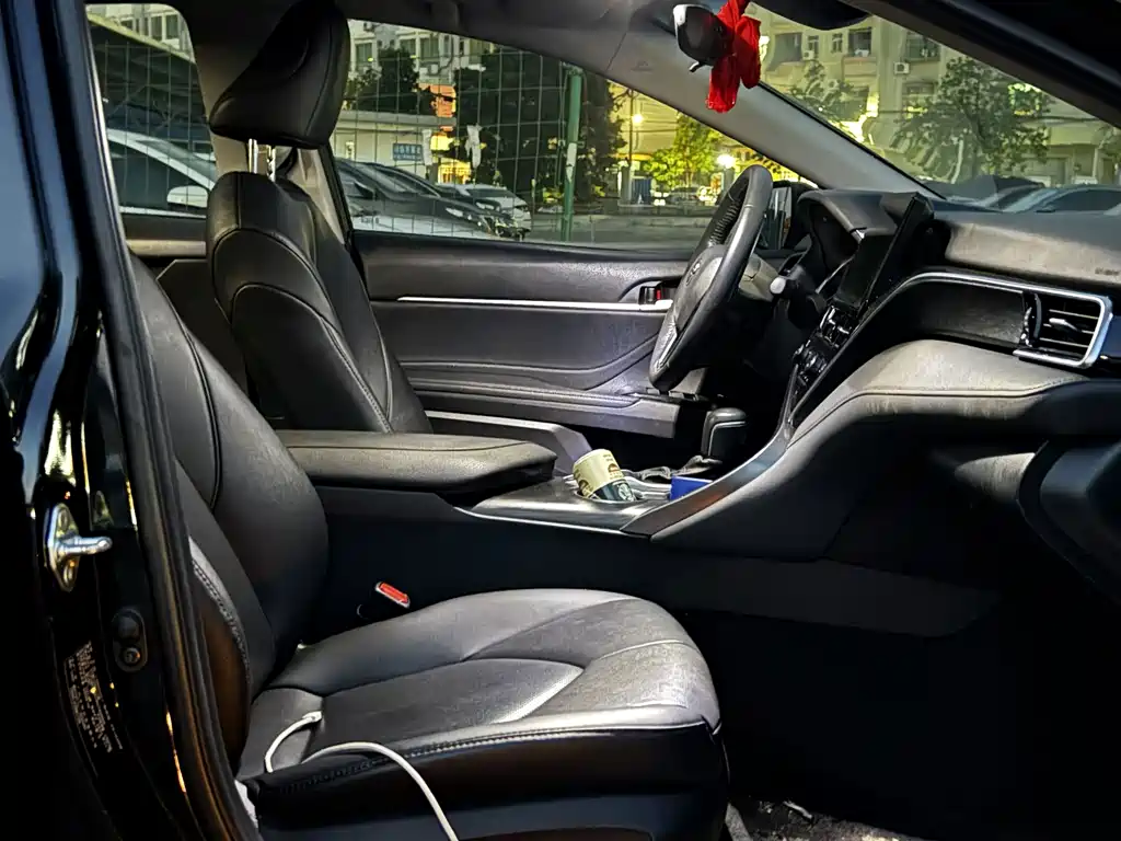 Toyota Camry — миниатюра 5