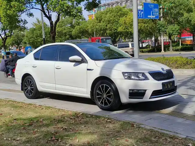 SKODA OCTAVIA 2017
