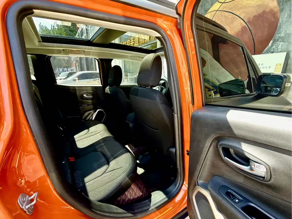 Jeep Renegade — миниатюра 6