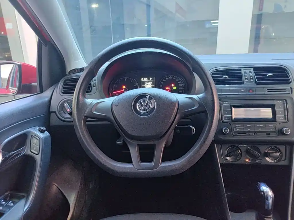 Volkswagen Polo — миниатюра 11