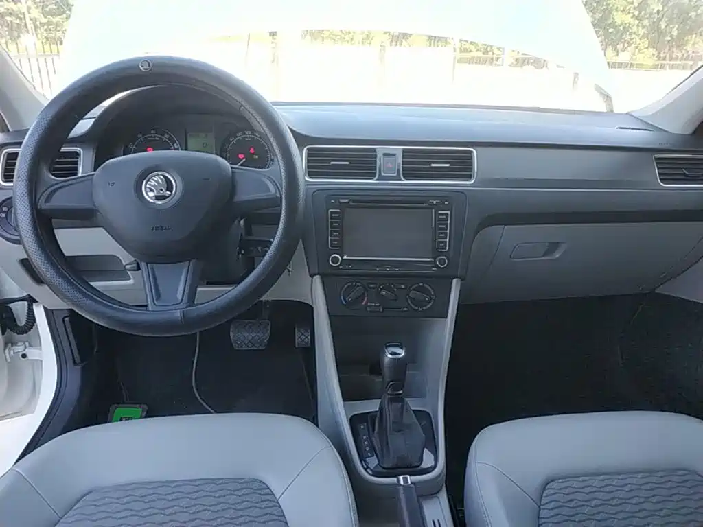 Skoda Rapid — миниатюра 10