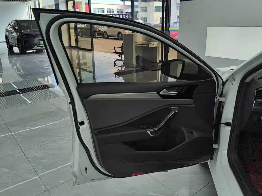 Volkswagen Sagitar — миниатюра 7