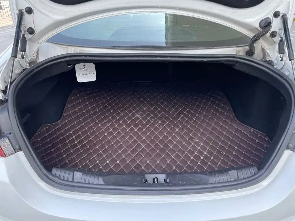 Jaguar XF — миниатюра 8