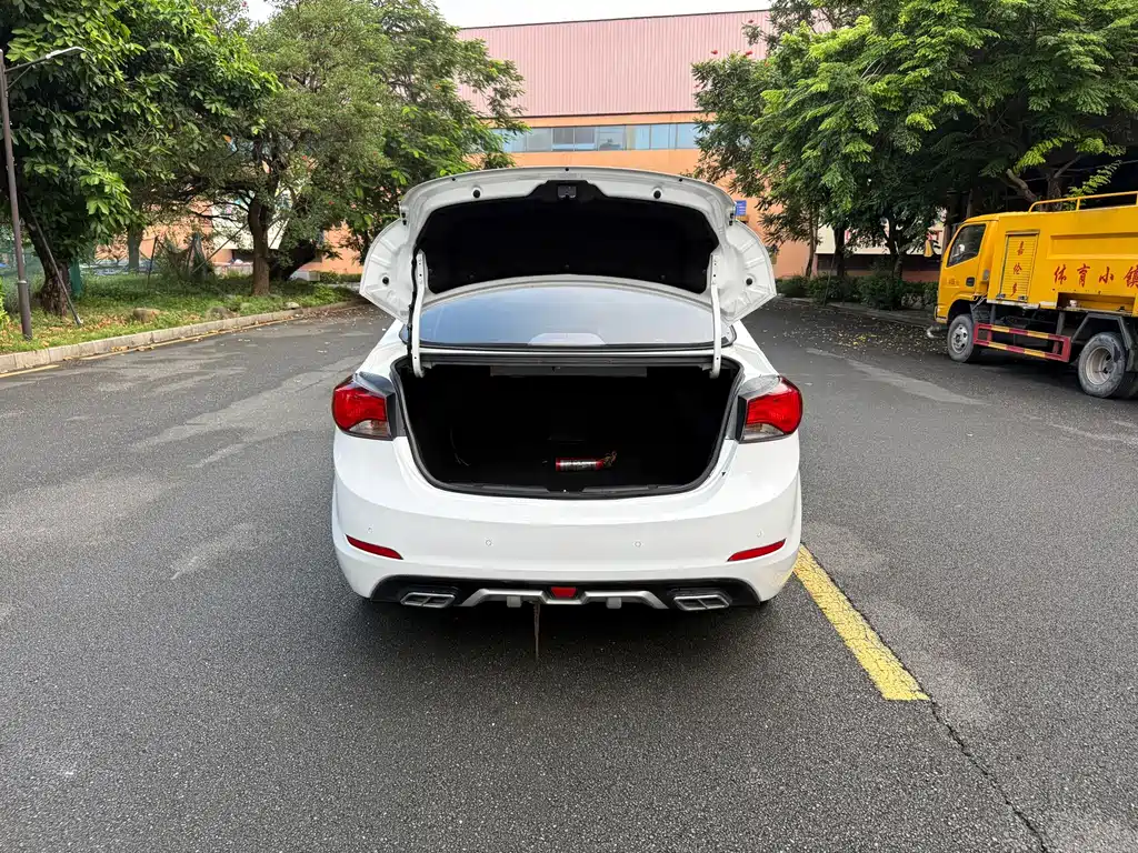 Hyundai Elantra Langdong — миниатюра 16
