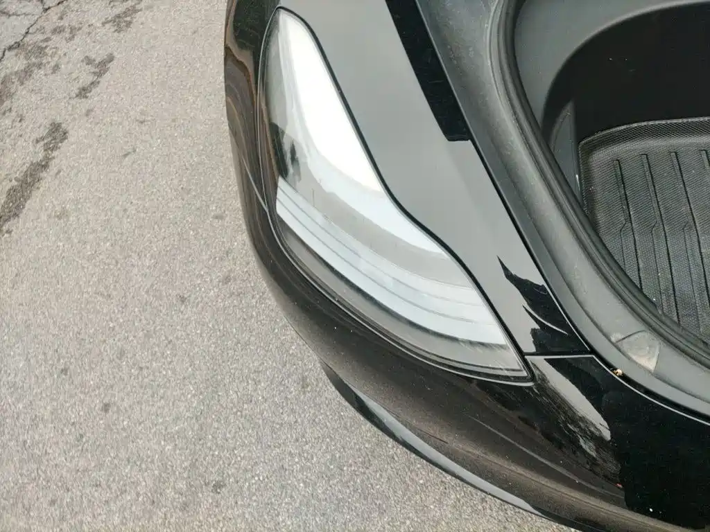 Tesla Model 3 — миниатюра 7