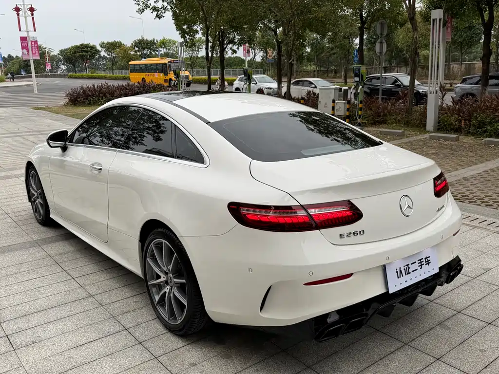 MERCEDES-BENZ E CLASS