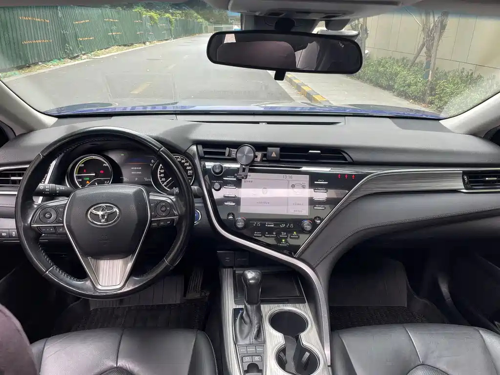 Toyota Camry — миниатюра 7