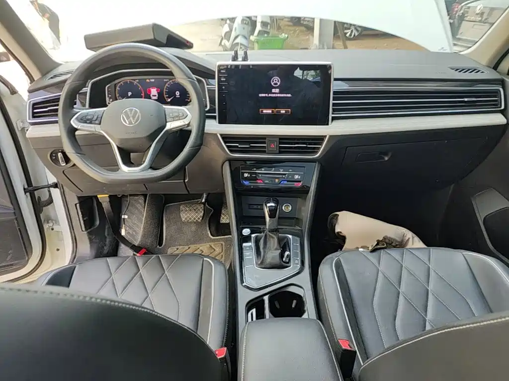 Volkswagen Tiguan L — миниатюра 10