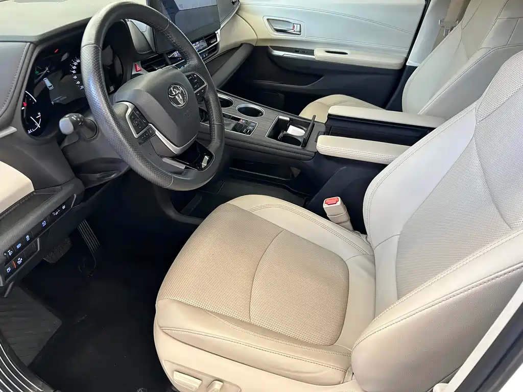 Toyota Granvia — миниатюра 10