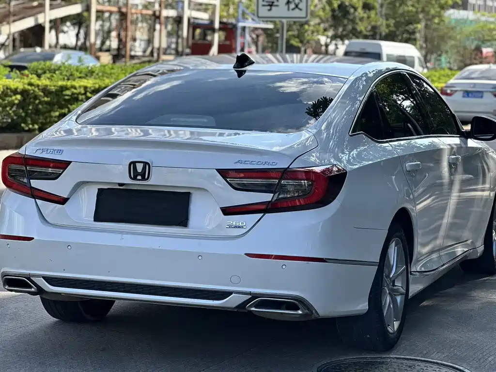Honda Accord — миниатюра 9