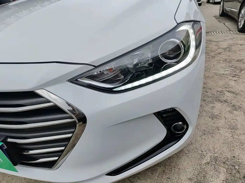 Hyundai Elantra — миниатюра 24