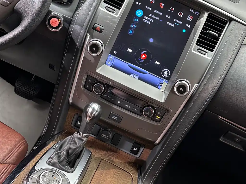 Nissan Patrol — миниатюра 21