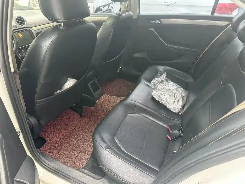 Volkswagen Jetta — миниатюра 4