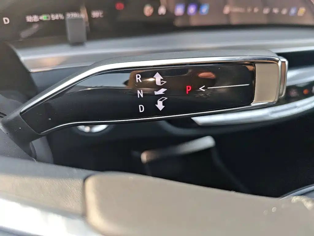 Cadillac Lyriq — миниатюра 14