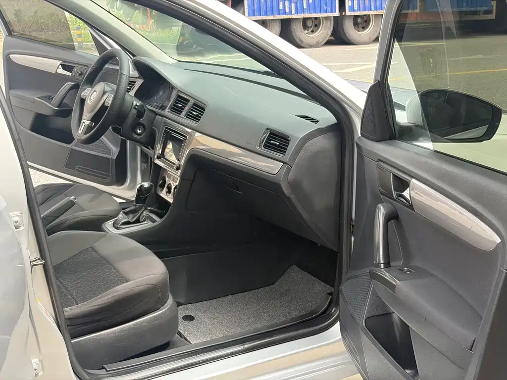 Volkswagen Lavida — миниатюра 11