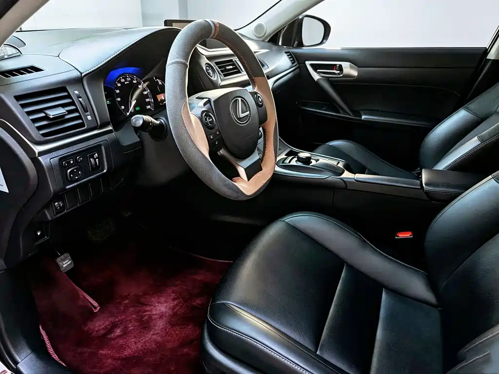 Lexus CT — миниатюра 8