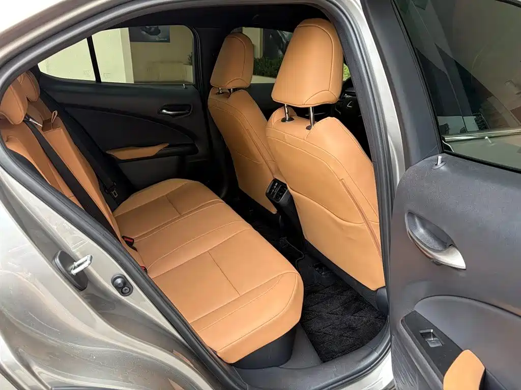 Lexus UX — миниатюра 9