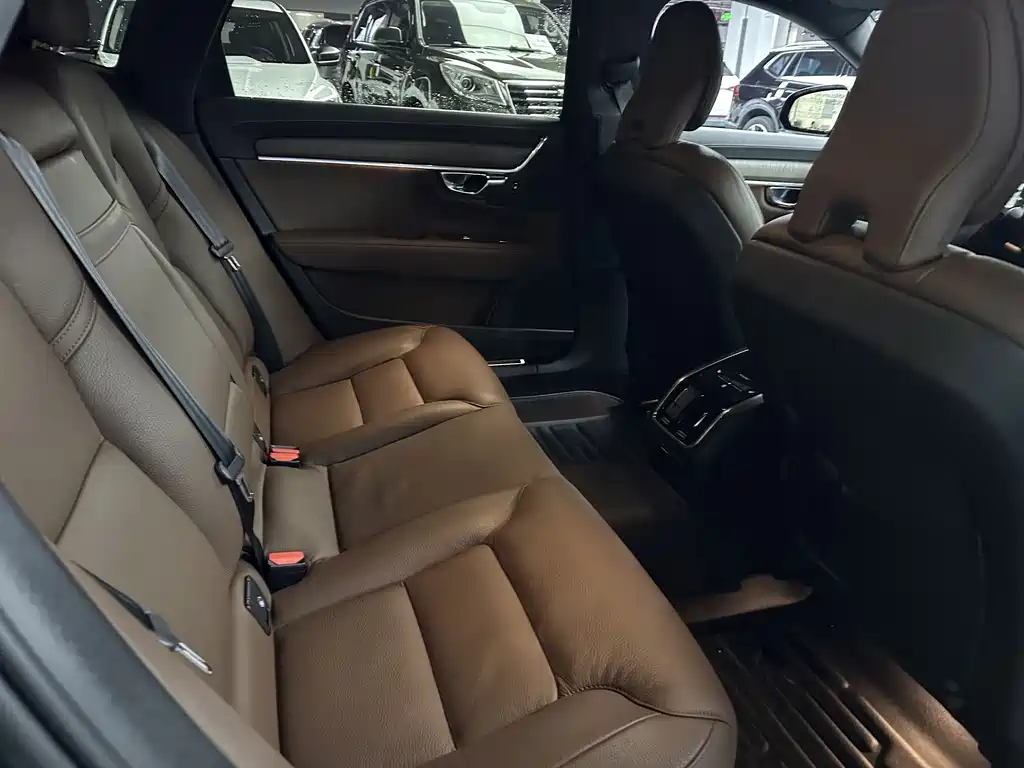 Volvo S90 — миниатюра 9