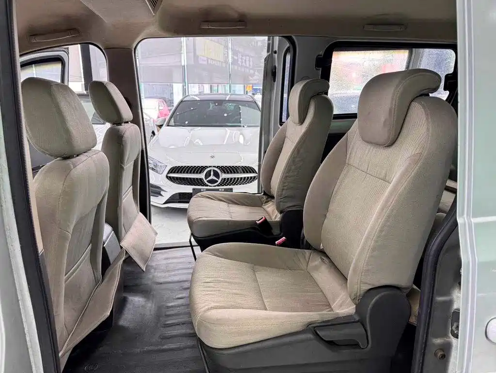 Wuling Rongguang V — миниатюра 8
