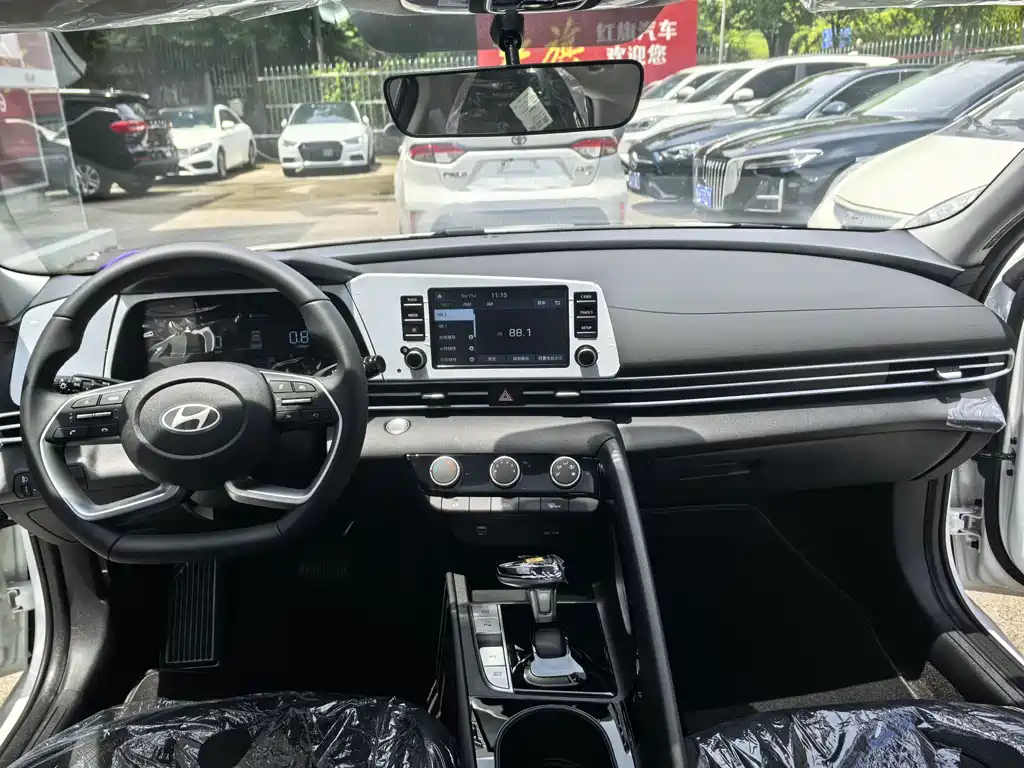 Hyundai Elantra — миниатюра 5
