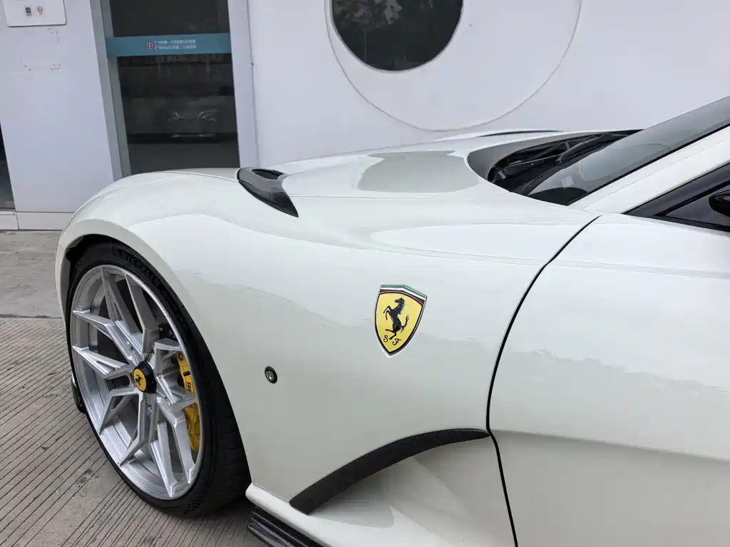 Ferrari 812 — миниатюра 3