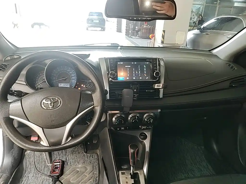 Toyota Yaris L — миниатюра 10