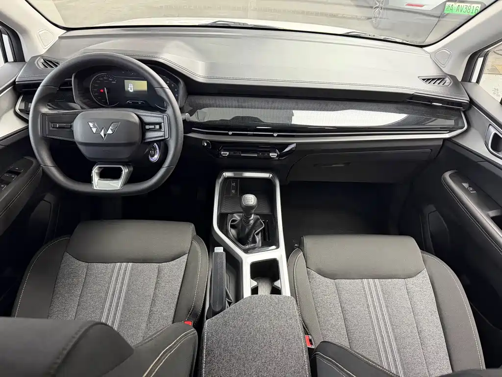 Wuling Jiachen — миниатюра 5