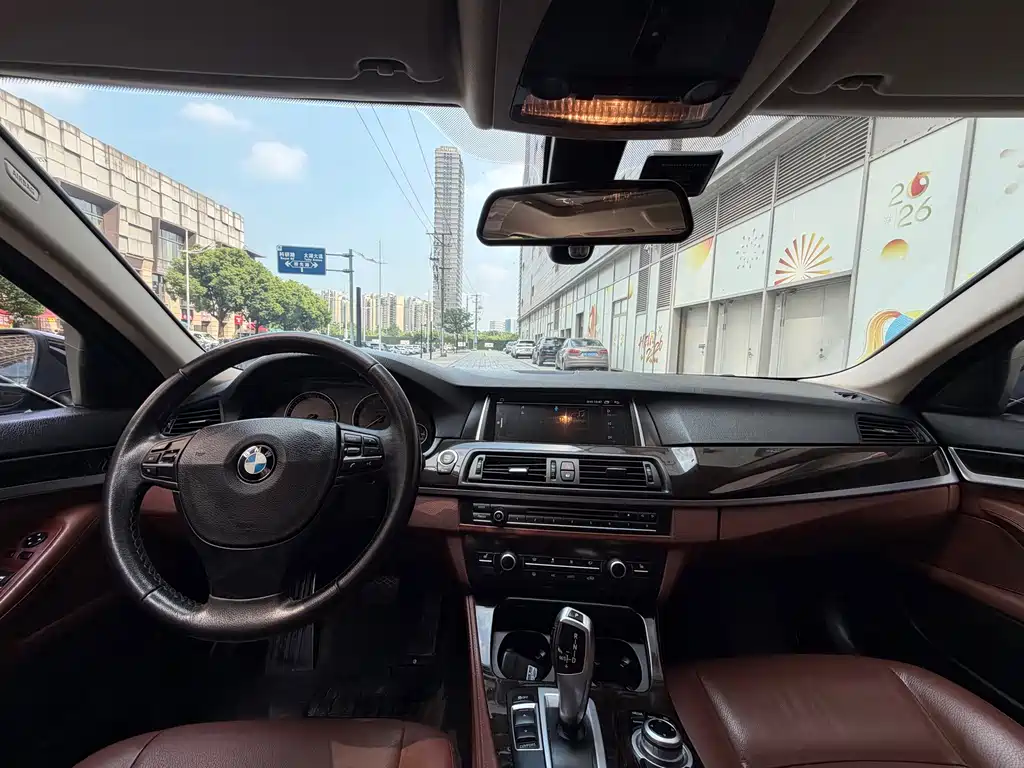 BMW 5 Series — миниатюра 9