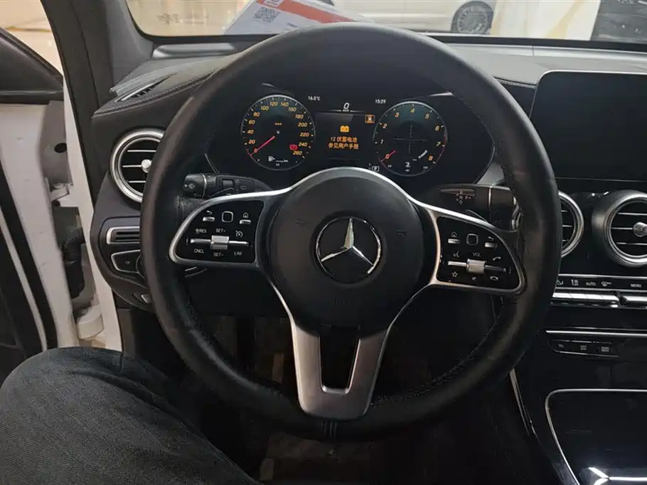 MERCEDES-BENZ GLC