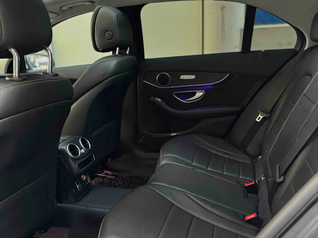 Mercedes-Benz C-Class — миниатюра 11