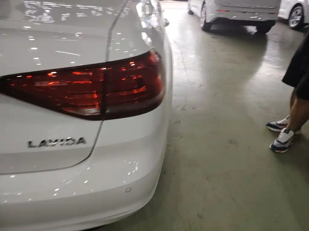 Volkswagen Lavida — миниатюра 8