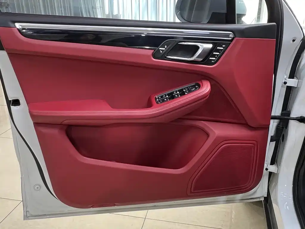Porsche Macan — миниатюра 8