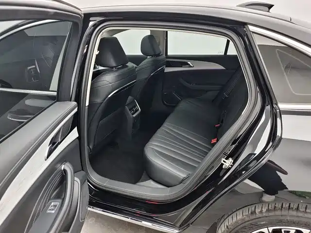 Hongqi Hongqi H5 — миниатюра 12