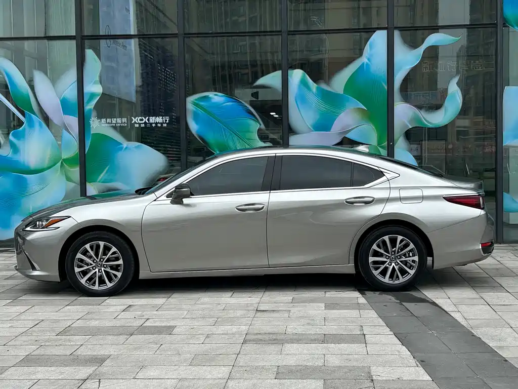 Lexus ES — миниатюра 7