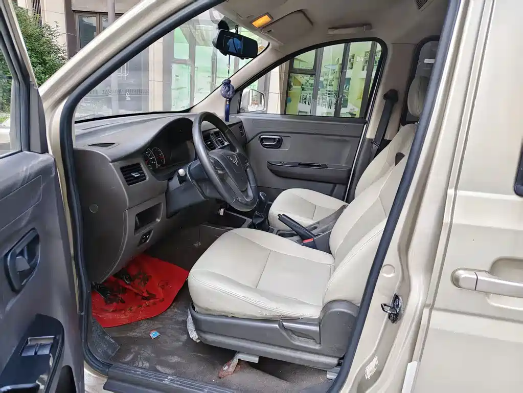 Wuling Rongguang V — миниатюра 8