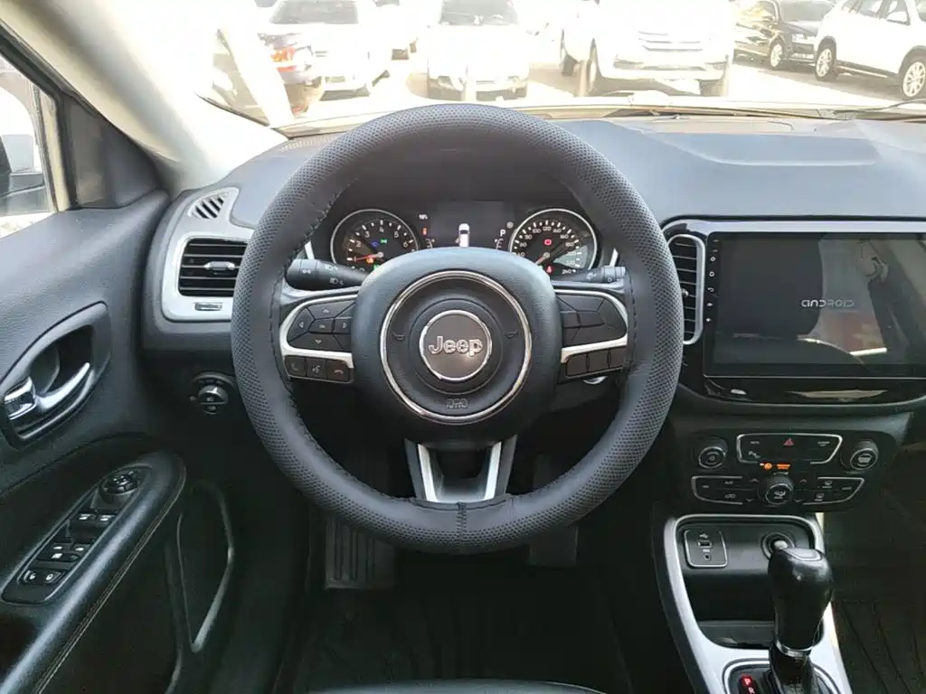 Jeep Compass — миниатюра 11