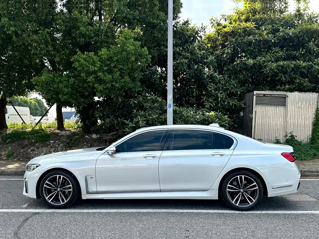BMW 7 Series — миниатюра 9