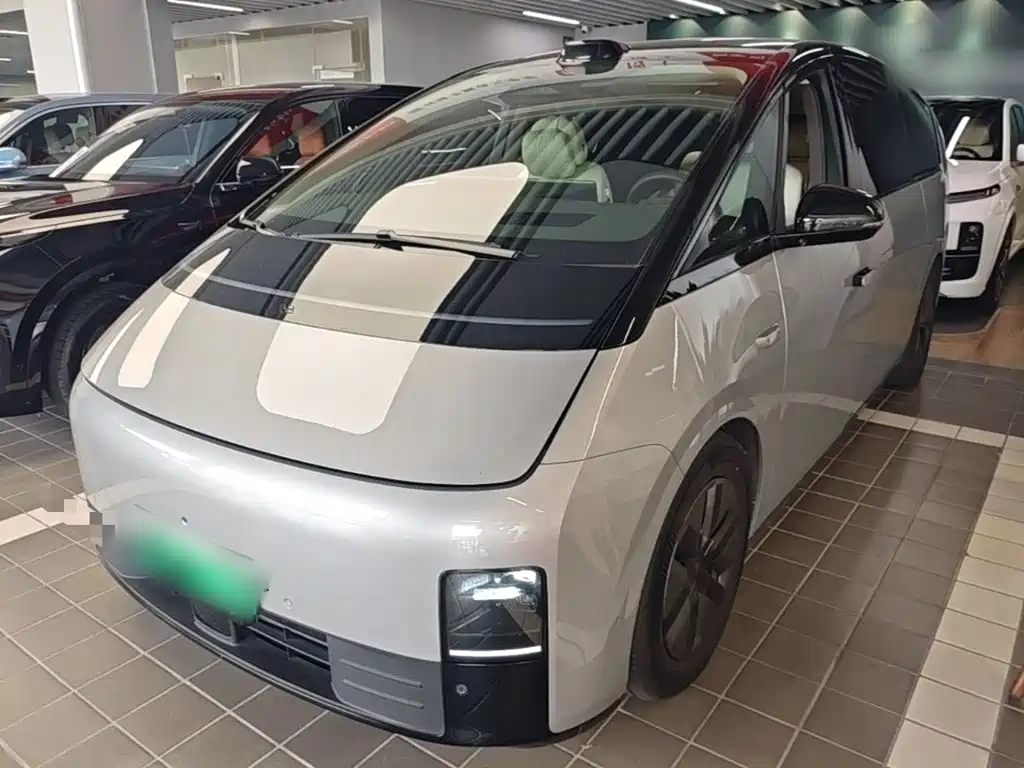 Li Auto Li MEGA — миниатюра 2