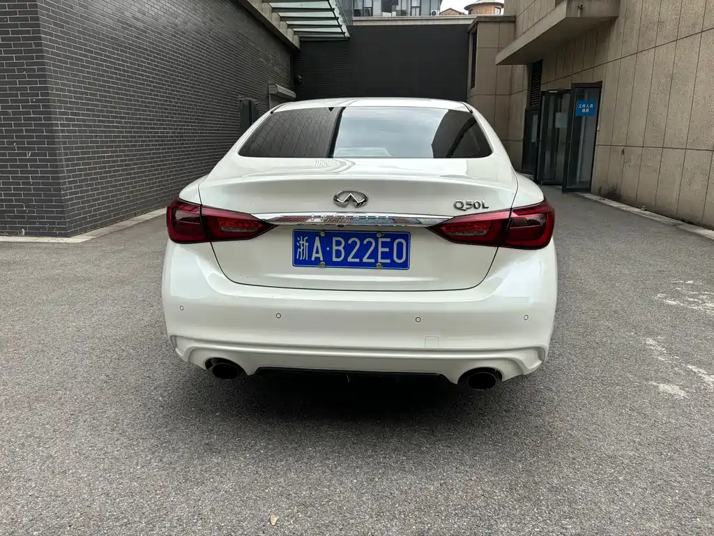 INFINITI Q50L