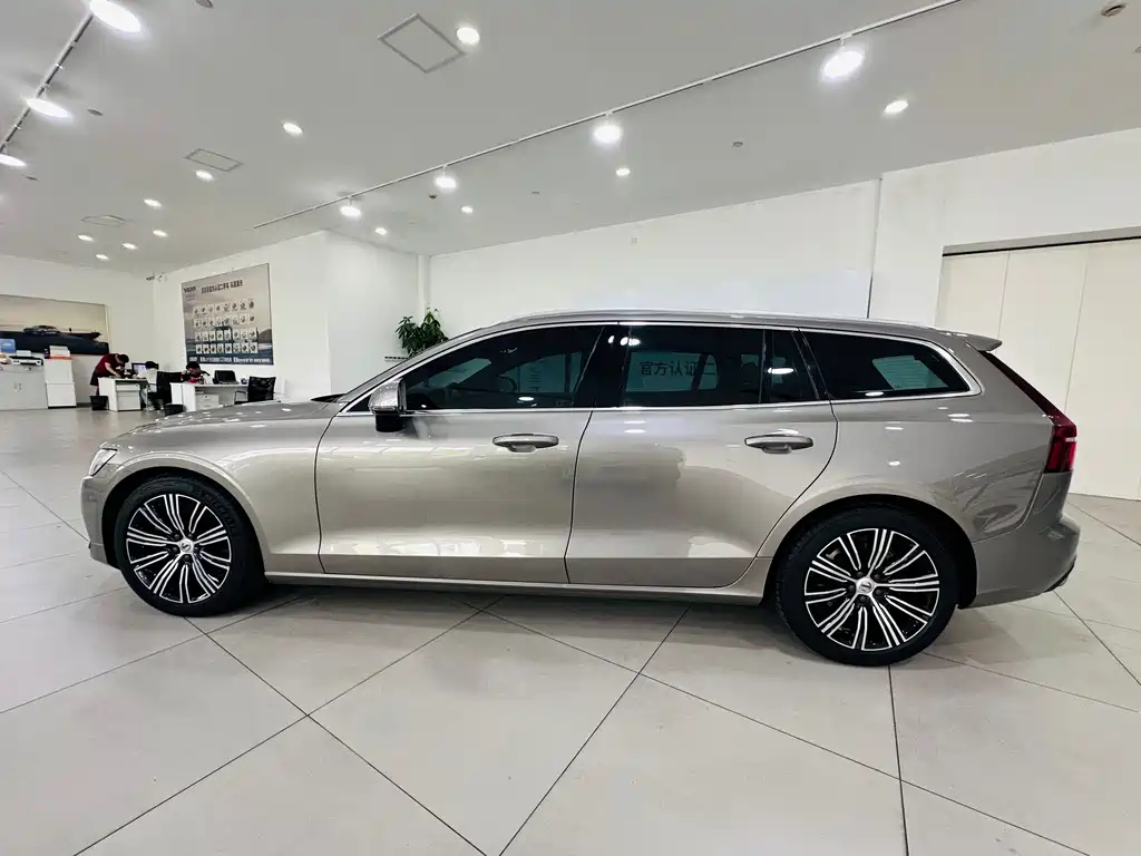 Volvo V60 2021 B5 Luxury