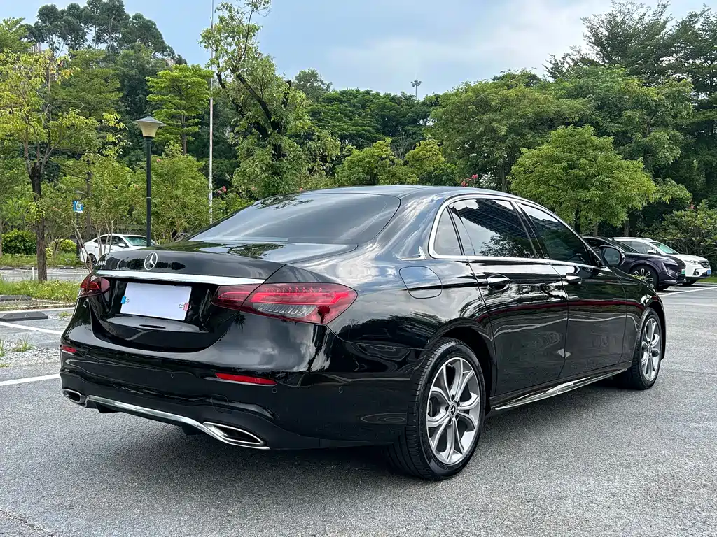 Mercedes-Benz E-Class — миниатюра 11