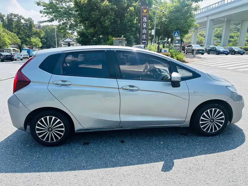 Honda Fit 1.5L LXS CVT Comfort Sunroof Edition, фото 6