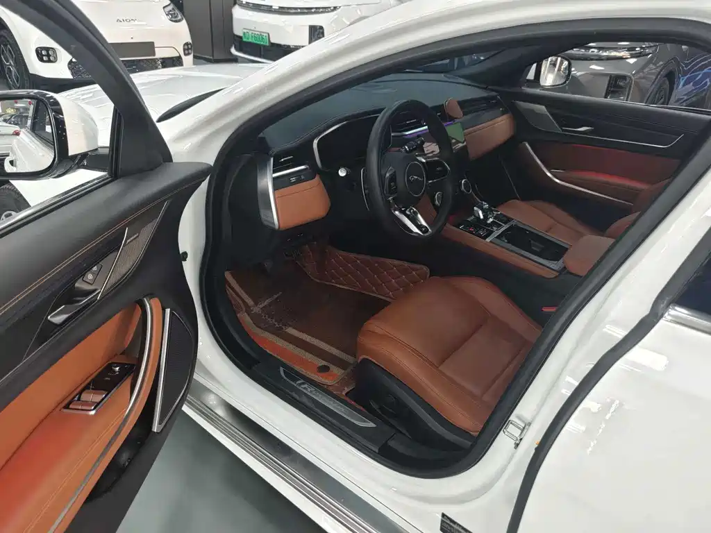 Jaguar XFL — миниатюра 5