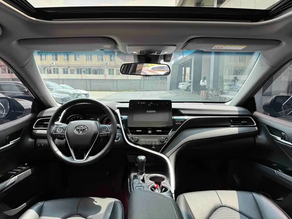 Toyota Camry — миниатюра 4