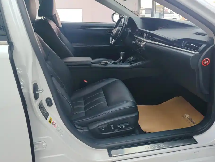 Lexus ES — миниатюра 8