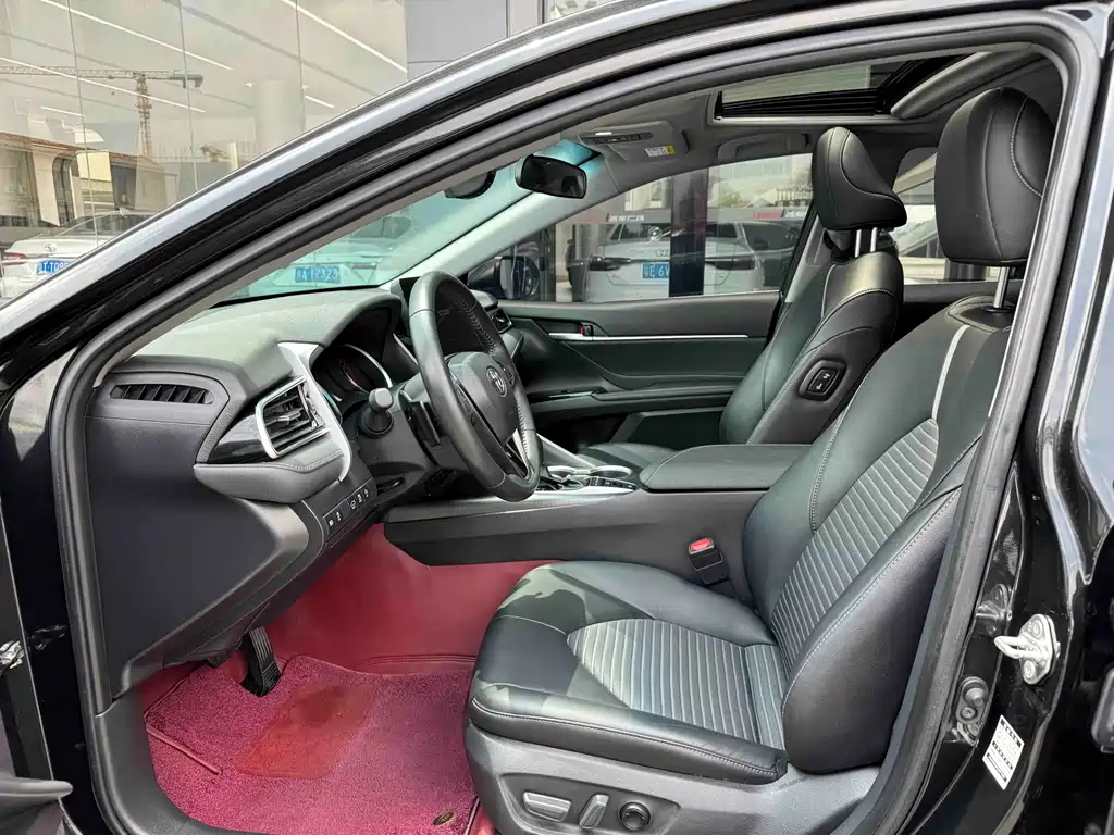 Toyota Camry — миниатюра 3
