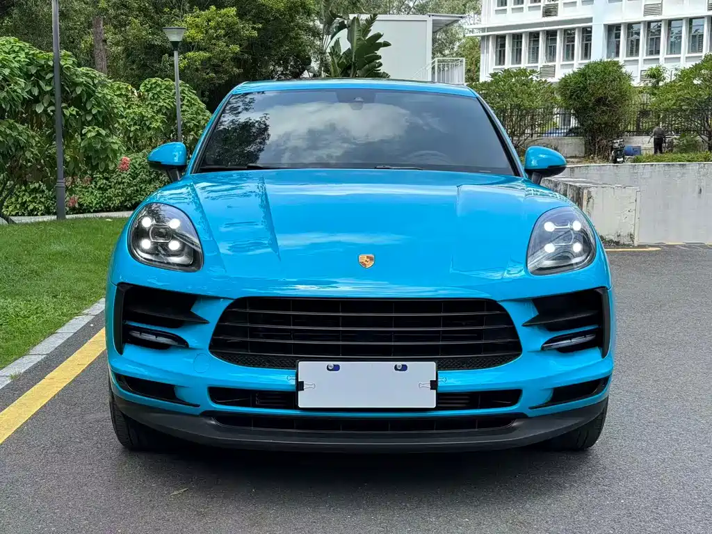 PORSCHE MACAN