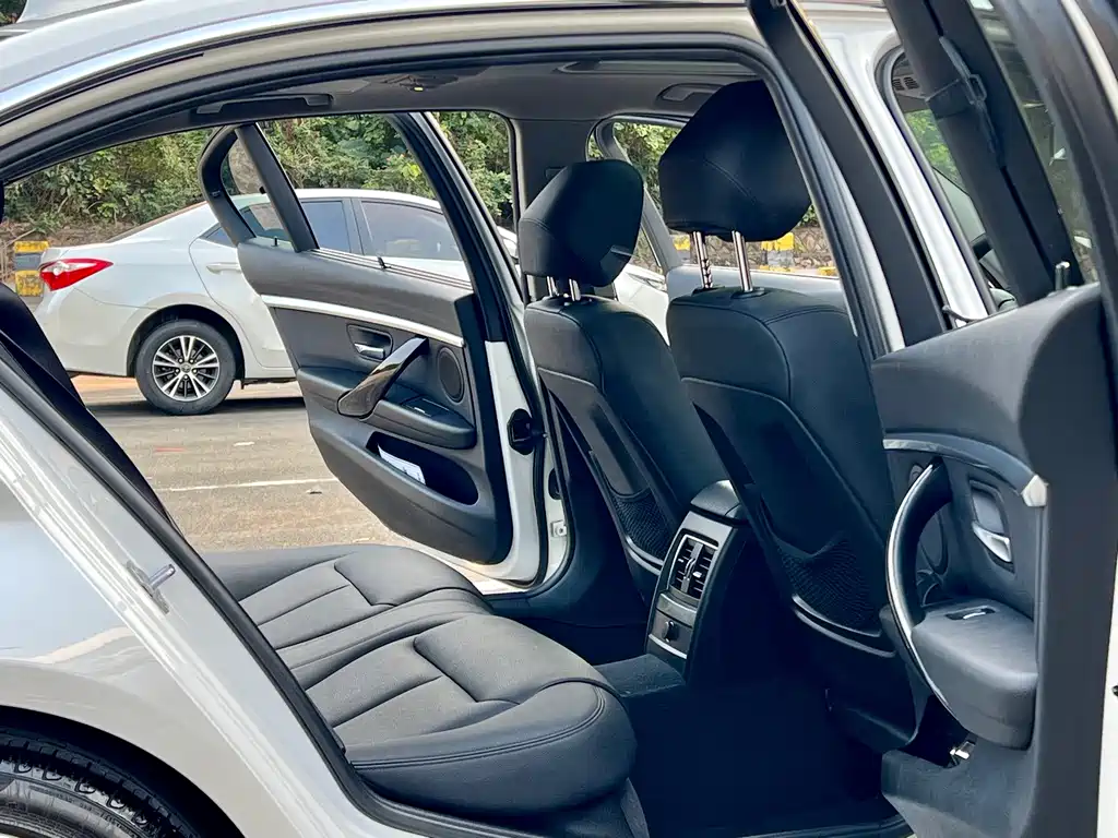 BMW 3 Series — миниатюра 10