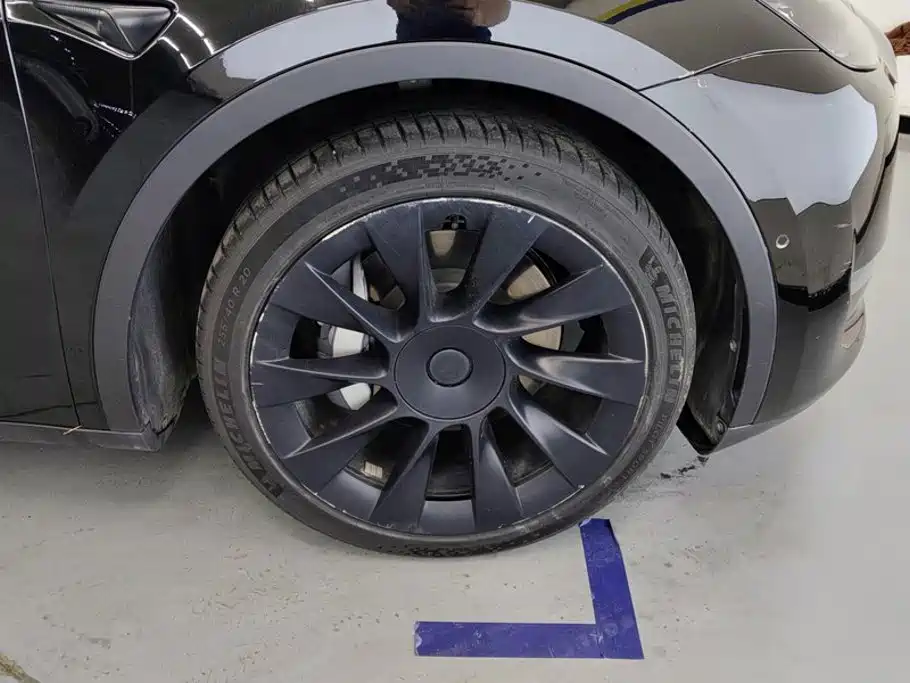 Tesla Model Y — миниатюра 6