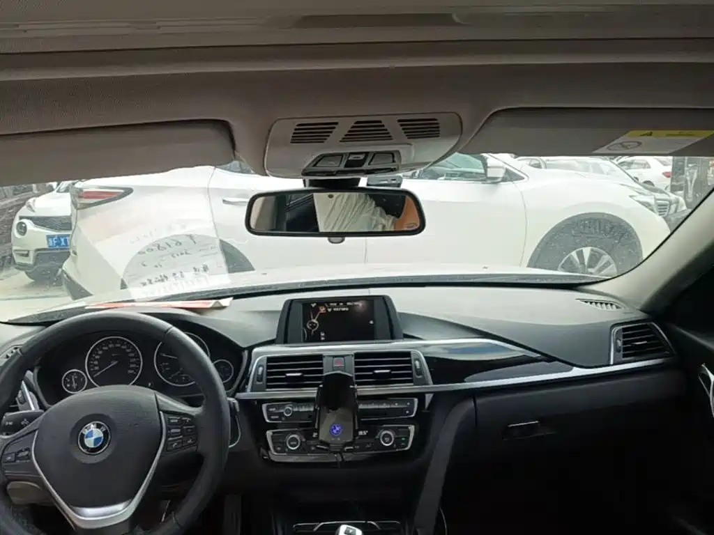 BMW 3 Series — миниатюра 17